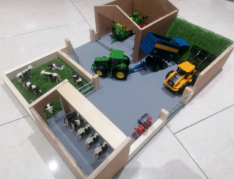 GF Farm Models 005 - Large Barn With Cattle Shed And Silage Pit 1:32