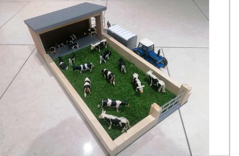 GF Farm Models 002 - Small Cattle Shed With Field 1:32 Scale