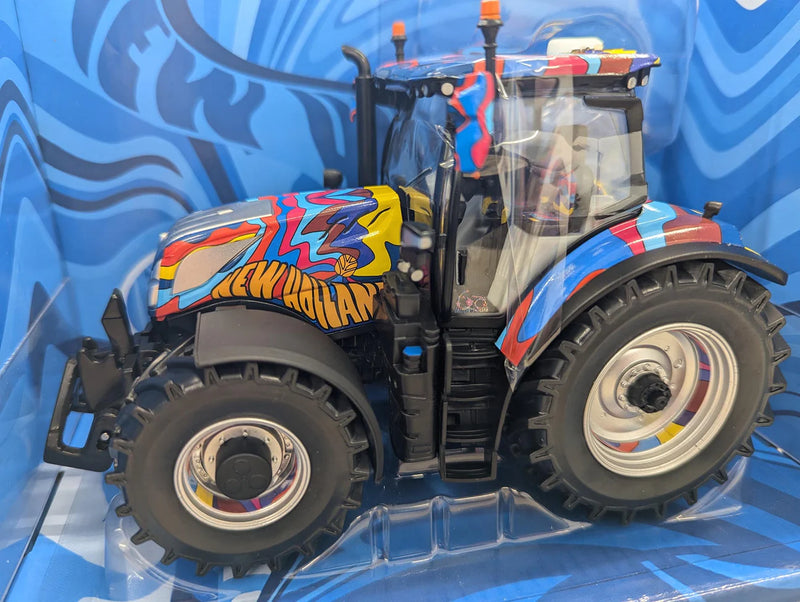 Britains 43392 - New Holland T7.300 60th Anniversry Limited Edition Tractor