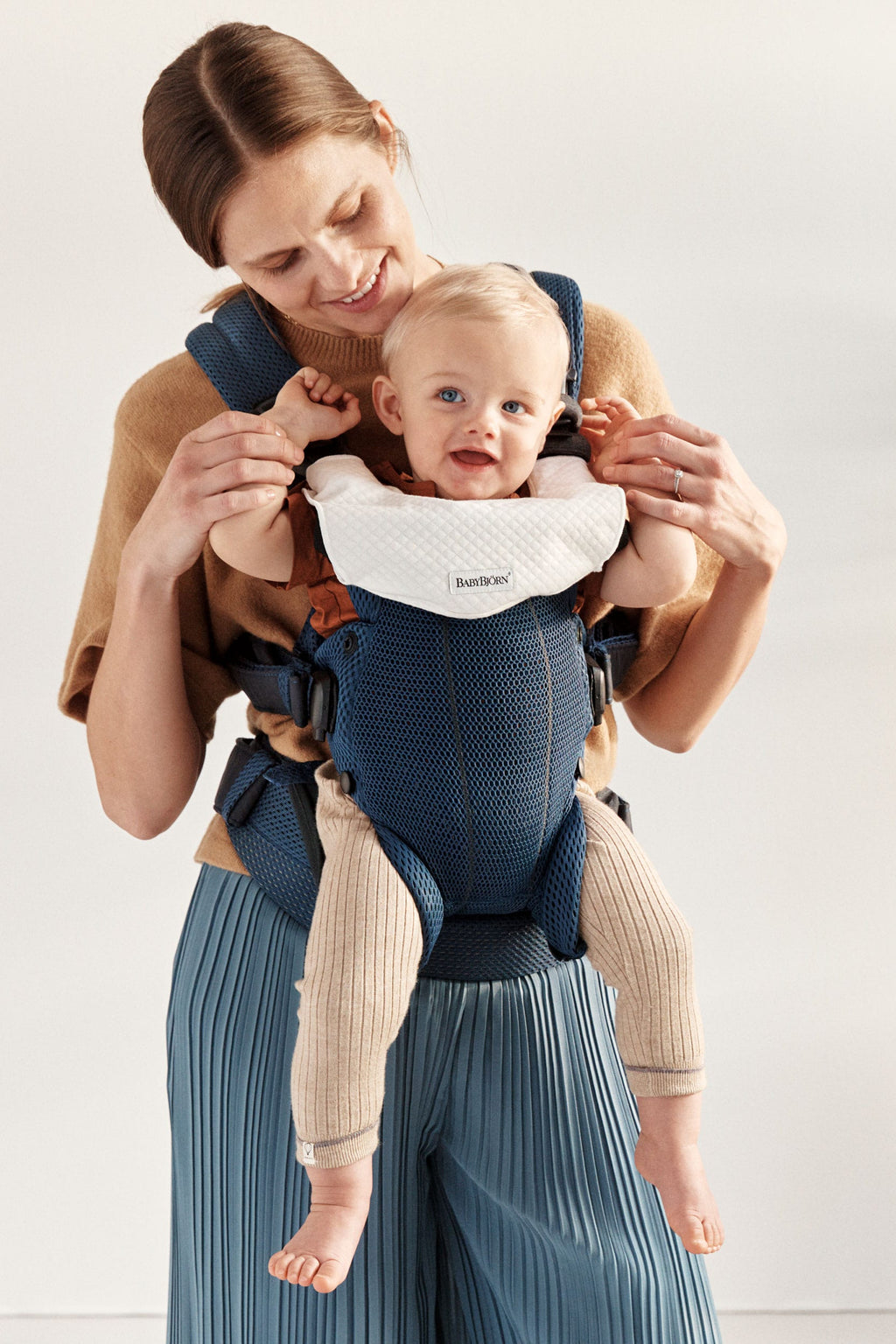 Baby Bjorn - Baby Carrier Harmony With Bib - Navy Blue - 3D Mesh